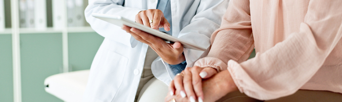 Der niedergelassene Hausarzt, Allgemeinmediziner und Internist ist in der Regel der erste Ansprechpartner für Patienten.